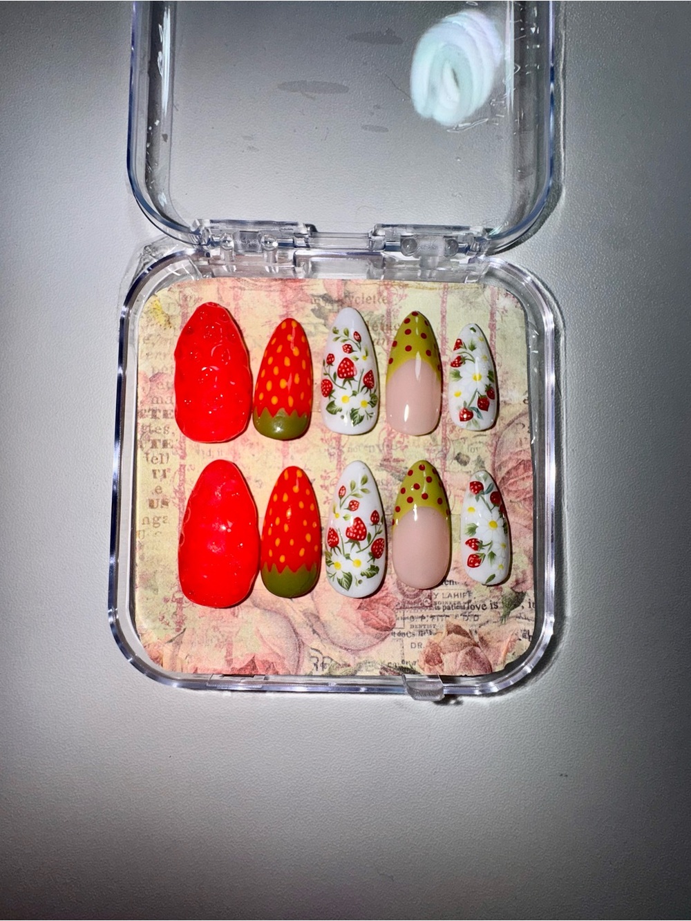 Strawberry Press-On Nail Set - 3D Detail